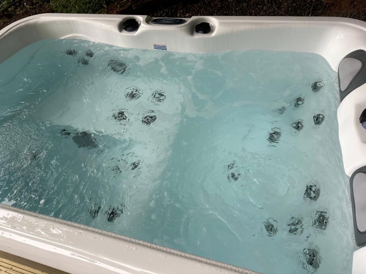 Unique Orchard Lodge For Couples With Hot Tub Стратхейвън Екстериор снимка